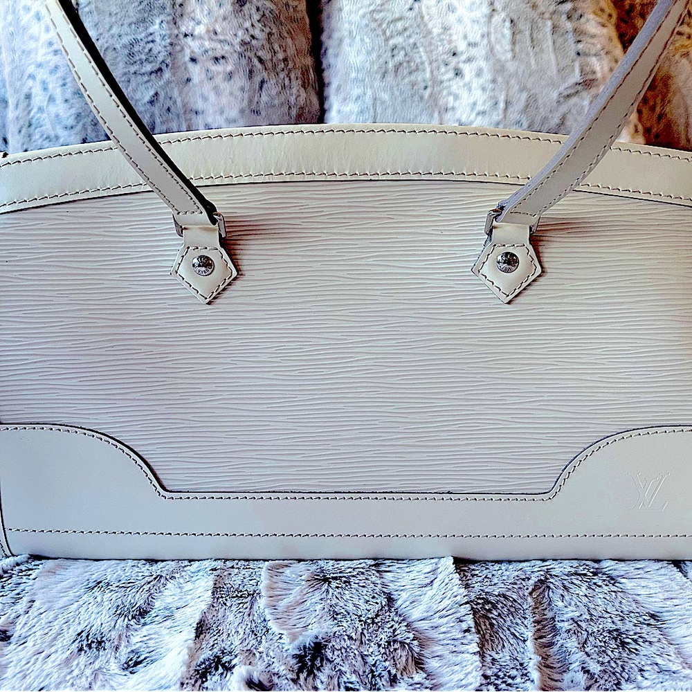 Authentic Louis Vuitton Madeleine PM Epi Ivory Leather Shoulder Bag